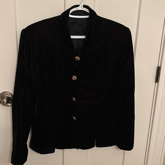Black Velvet size 8 lined blazer with 4 red jewel tone buttons - Picture 1 of 6